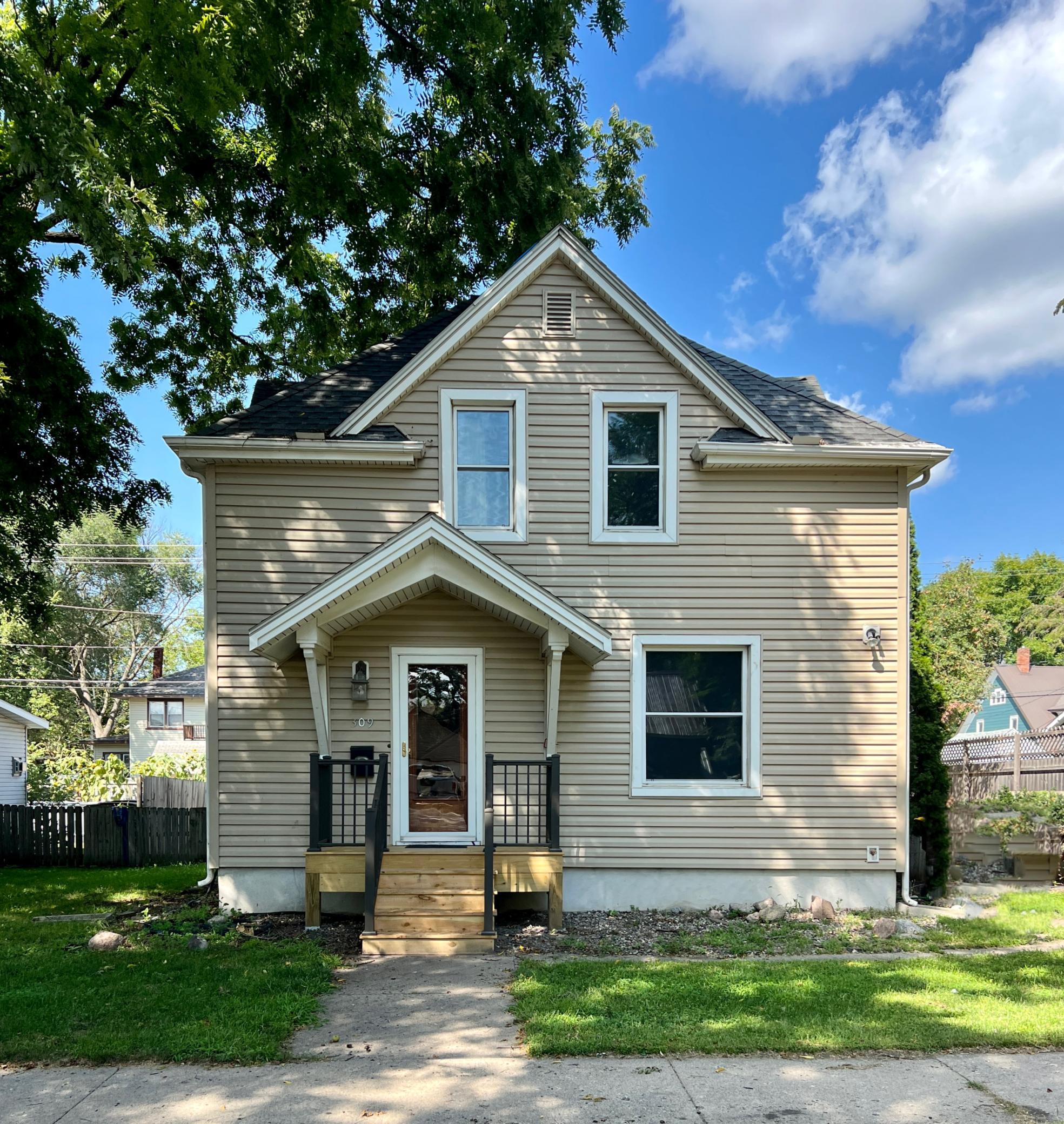 Wyoming St, Redwood Falls, MN 56283
