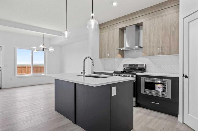501 Corner Meadows Way Ne, House other with 3 bedrooms, 3 bathrooms and 4 parking in Calgary AB | Image 6