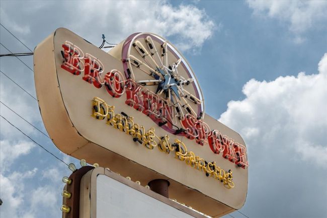 2000 Lightsey is walking distance from Austin landmarks | Image 18