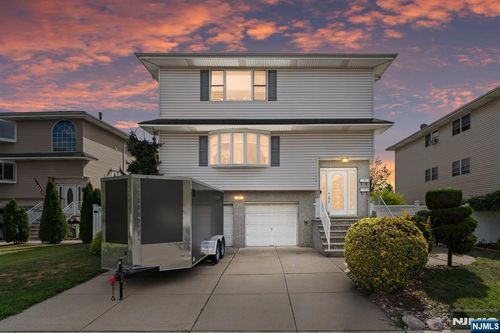 17 Acorn Rd, Secaucus, NJ, 07094-4039 | Card Image