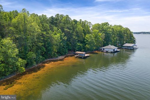 2802 Wallers Quarters Rd, BUMPASS, VA, 23024-9680 | Card Image