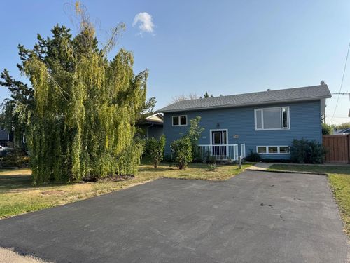 620 9 Street, Hines Creek, AB, T0H2A0 | Card Image