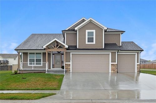 1805 Garden Ct, Basehor, KS, 66007-7715 | Card Image