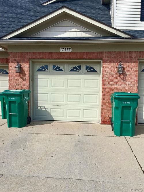 17177 Higdon Dr, Brownstown, MI, 48193-1707 | Card Image