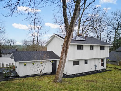 10 Weymouth Drive, Nashua, NH, 03062 | Card Image