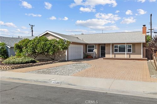 17391 Meer Cir, Huntington Beach, CA, 92647-6330 | Card Image