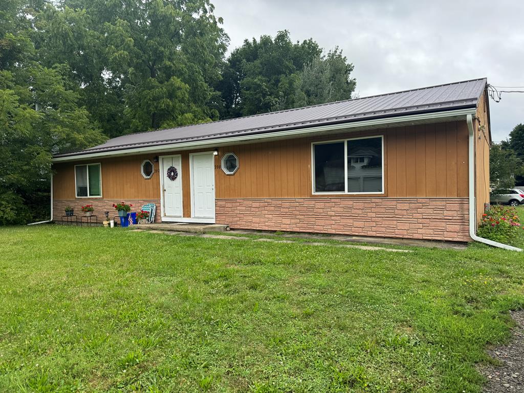 Robinwood Ave, Elmira, NY 14903