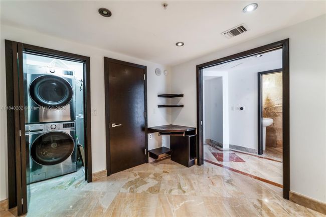 APT-3715 - 1900 N Bayshore Dr, Condo with 2 bedrooms, 3 bathrooms and null parking in Miami FL | Image 12