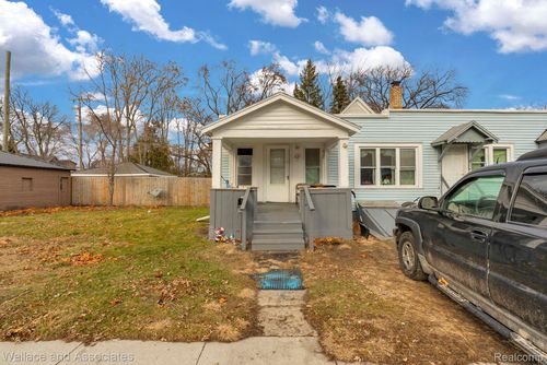 1825 16th St, Port Huron, MI, 48060-6183 | Card Image