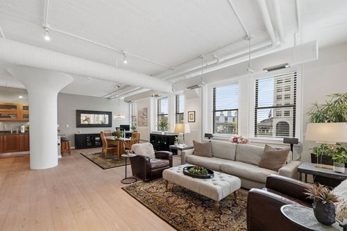 3-2-210 South St, Boston, MA, 02111-2725 | Card Image
