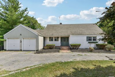 98 Middle Road, House other with 3 bedrooms, 2 bathrooms and null parking in Blue Point NY | Image 2