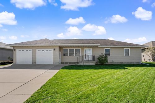 703 Juniper Dr, Independence, IA, 50644-9612 | Card Image