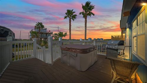4017 Las Palmas St, Galveston, TX, 77554-8818 | Card Image