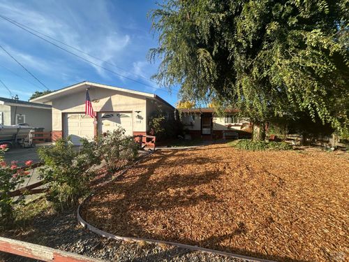 55 Burlington Dr, Petaluma, CA, 94952-2249 | Card Image