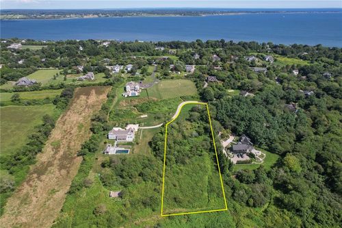 100 Summerfield Ln, Middletown, RI, 02842-7525 | Card Image