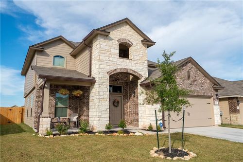211 Reagor Dr, Taylor, TX, 76574-4537 | Card Image