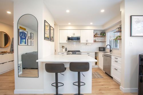 202-1381 Martin St, White Rock, BC, V4B3W6 | Card Image