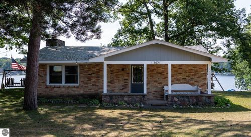 1051 N Crooked Lake Dr, Lake, MI, 48632-9044 | Card Image