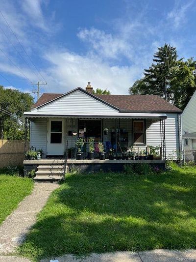 1403 E Bernhard Avenue, Home with 2 bedrooms, 1 bathrooms and null parking in Hazel Park MI | Image 1