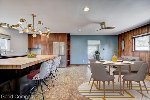 1526 Albany St, Ferndale, MI, 48220-1652 | Card Image