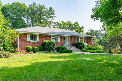 366 W Cartwright Ln, Oregon, IL, 61061-9306 | Card Image