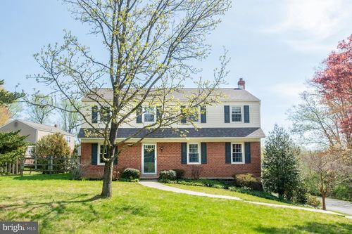 1042 Warren Rd, West Chester, PA, 19382-5755 | Card Image