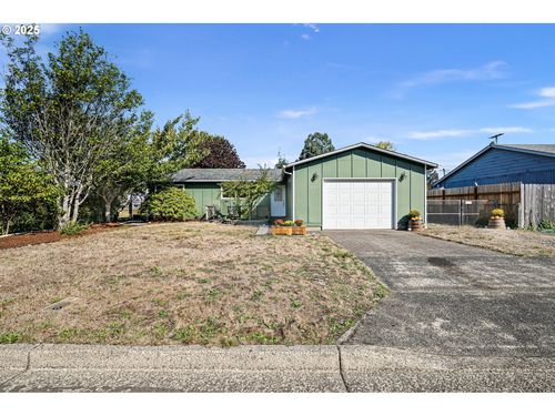2105 16th St, Florence, OR, 97439-9610 | Card Image