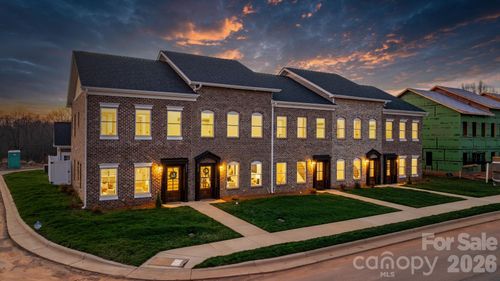 2119 24th Street Ln Se, Hickory, NC, 28602-8794 | Card Image