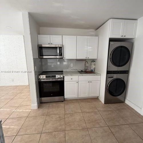 504 Nw 7th Ct, Hallandale Beach, FL, 33009-2269 | Card Image