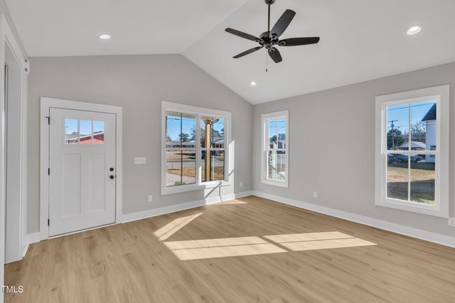 10-617 Ray St-18 | Image 13