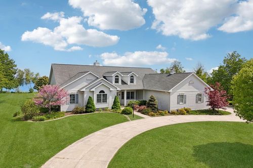 4635 S 10th Street, Manitowoc, WI, 54220 | Card Image
