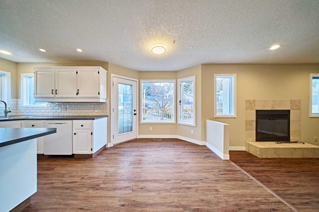 2811 Signal Hill Drive Sw, Home with 4 bedrooms, 3 bathrooms and 4 parking in Calgary AB | Image 11