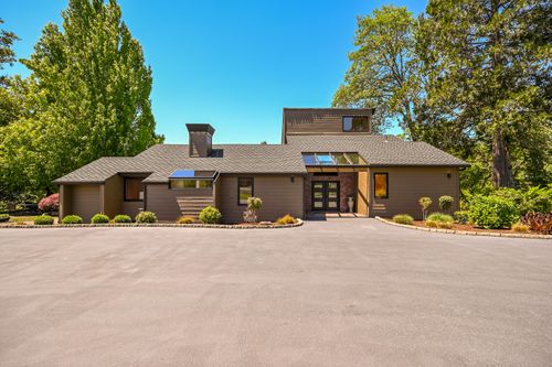 2546 Fisher Rd, Roseburg, OR, 97471-8231 | Card Image
