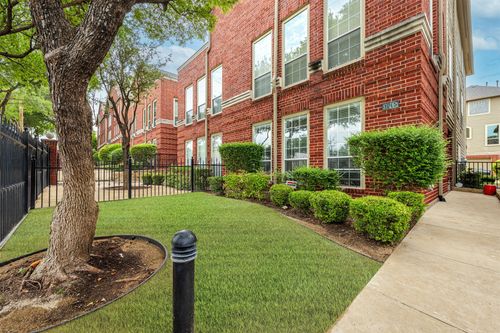 1015 W Bluff St, Fort Worth, TX, 76102-1810 | Card Image