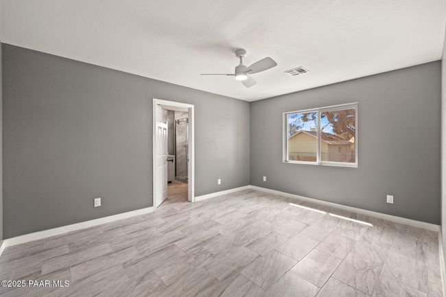 Primary Bedroom | Image 17