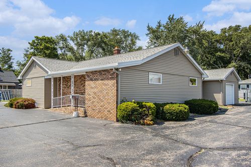105 20th St N, Battle Creek, MI, 49015-1746 | Card Image