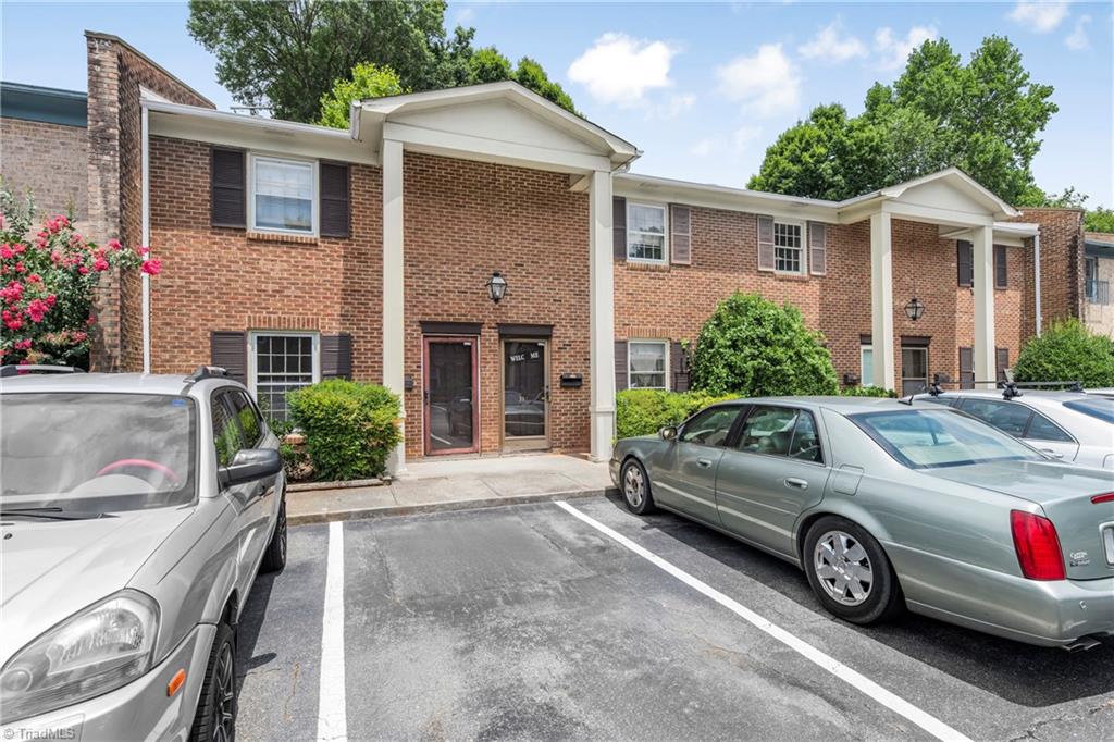 Vineyard Park Ct, Winston Salem, NC 27104