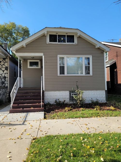 11926 S La Salle St, Chicago, IL, 60628-6110 | Card Image