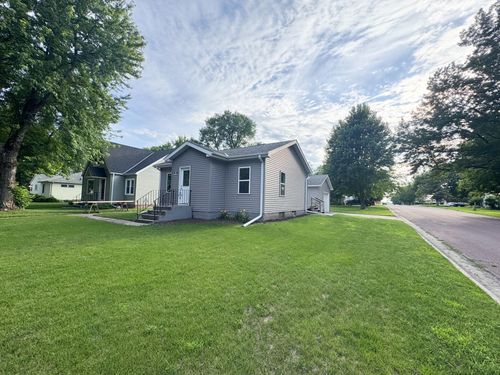 936 Adams Ave, Westbrook, MN, 56183-1117 | Card Image