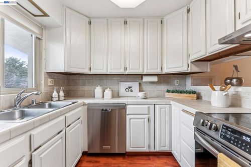 1130 Fontana Dr, Alameda, CA, 94502-6822 | Card Image