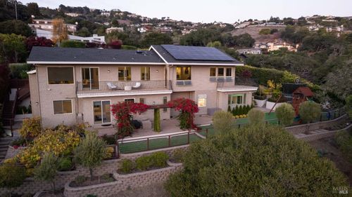 79 Round Hill Road, Tiburon, CA, 94920 | Card Image