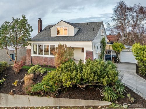 902 W Blaine St, Seattle, WA, 98119-2990 | Card Image