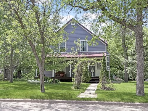 387 7th Ave N, Carrington, ND, 58421-1227 | Card Image