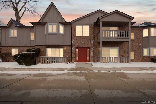 4-30606 Oakridge Manor Dr, Roseville, MI, 48066-7738 | Card Image