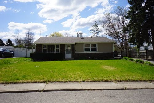 108 Mora Rd, Carpentersville, IL, 60110-1136 | Card Image
