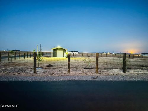 1324 Syrian Desert Dr, Chaparral, NM, 88081-7153 | Card Image