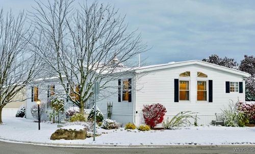 807 Fernwood Dr, Lockport, NY, 14094-9141 | Card Image