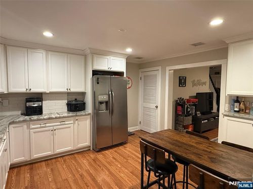 109 Madison Ave, Midland Park, NJ, 07432-1427 | Card Image