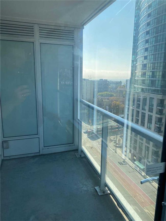 1115 - 19 Bathurst St, Condo with 1 bedrooms, 1 bathrooms and 1 parking in Toronto ON | Image 5