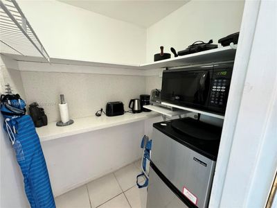 935 - 5445 Collins Ave, Condo with 0 bedrooms, 1 bathrooms and null parking in Miami Beach FL | Image 3